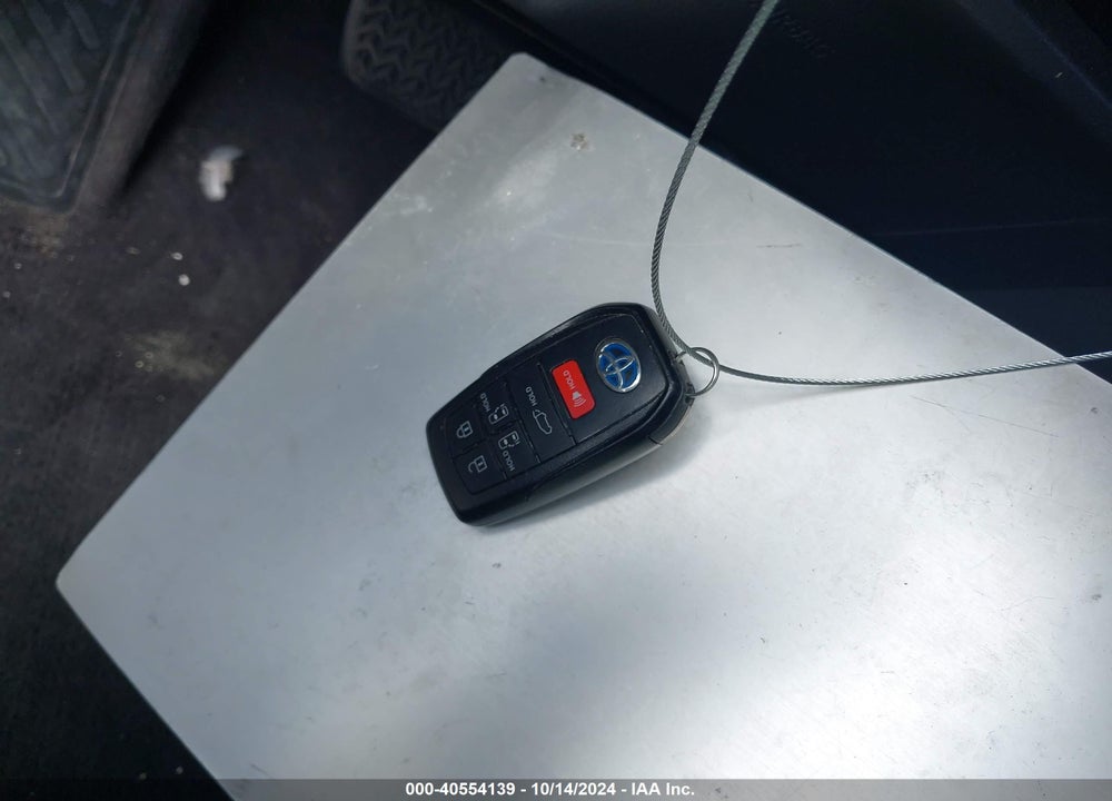 2021 TOYOTA SIENNA XLE VIN: 5TDJRKEC9MS027015