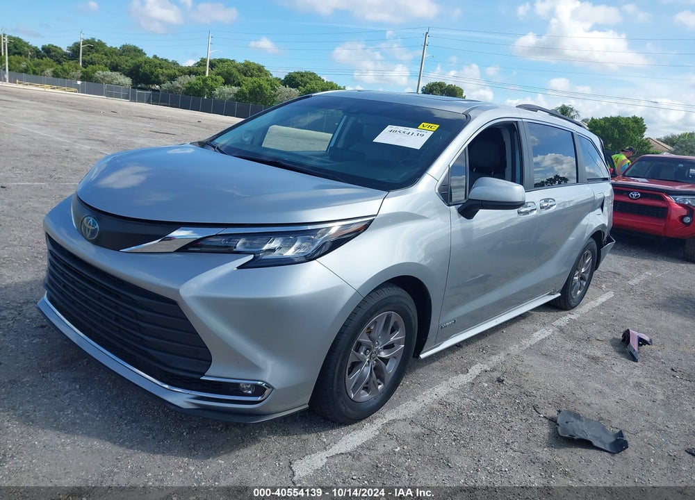 2021 TOYOTA SIENNA XLE VIN: 5TDJRKEC9MS027015
