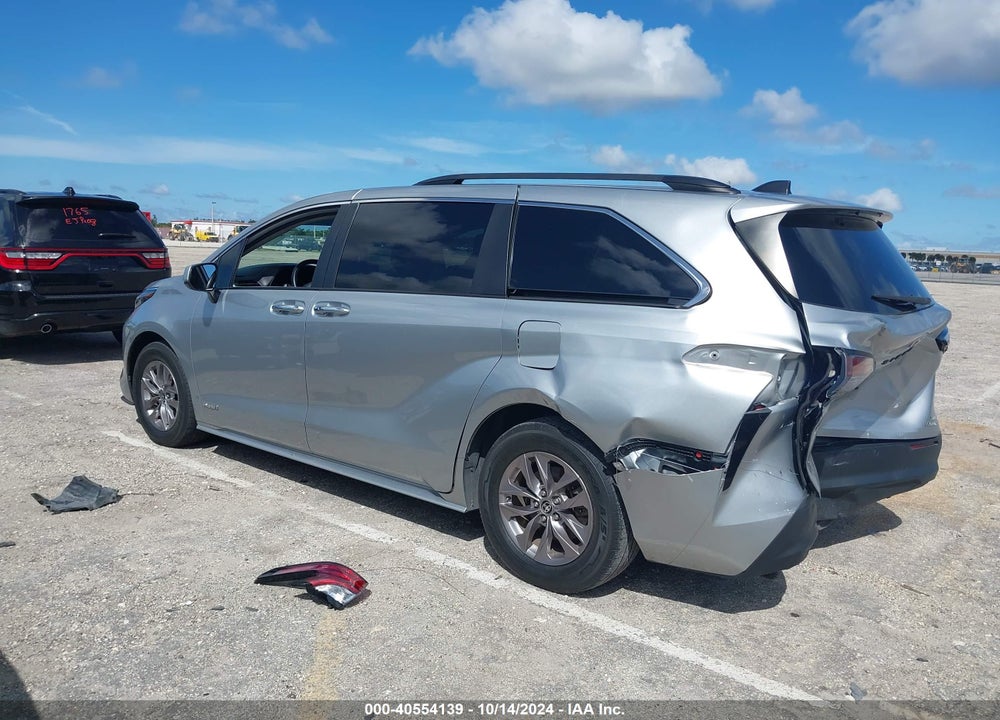 2021 TOYOTA SIENNA XLE VIN: 5TDJRKEC9MS027015