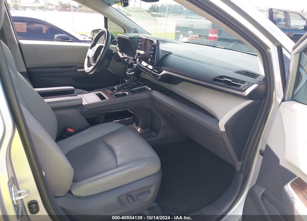 2021 TOYOTA SIENNA XLE VIN: 5TDJRKEC9MS027015