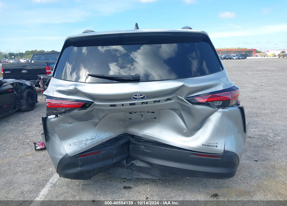 2021 TOYOTA SIENNA XLE VIN: 5TDJRKEC9MS027015
