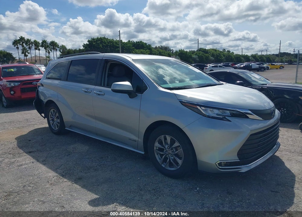 2021 TOYOTA SIENNA XLE VIN: 5TDJRKEC9MS027015