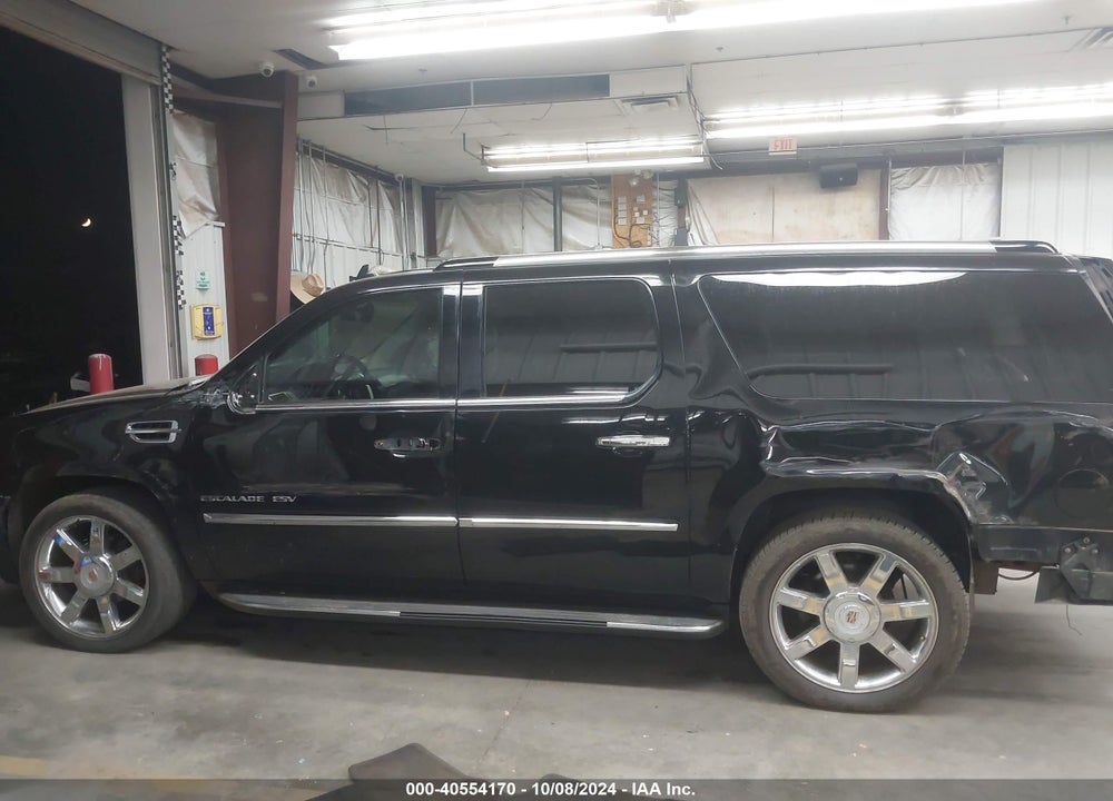 2013 CADILLAC ESCALADE ESV LUXURY VIN: 1GYS4HEF0DR262878