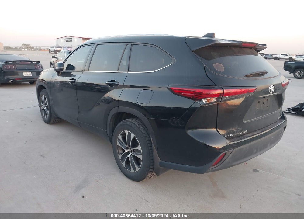 2021 TOYOTA HIGHLANDER XLE VIN: 5TDGZRBH1MS527351