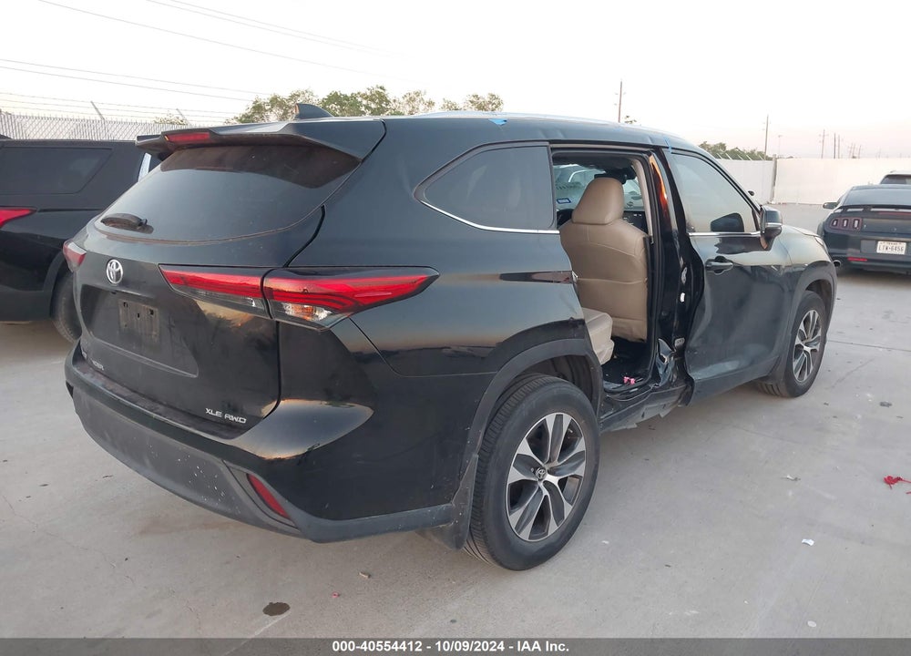 2021 TOYOTA HIGHLANDER XLE VIN: 5TDGZRBH1MS527351