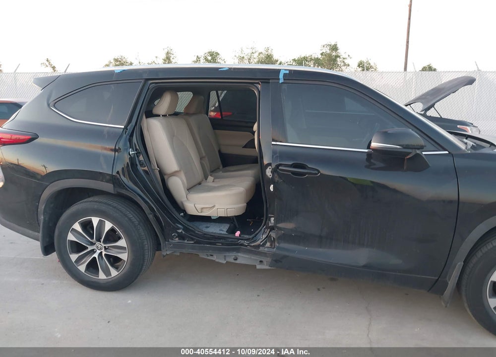 2021 TOYOTA HIGHLANDER XLE VIN: 5TDGZRBH1MS527351