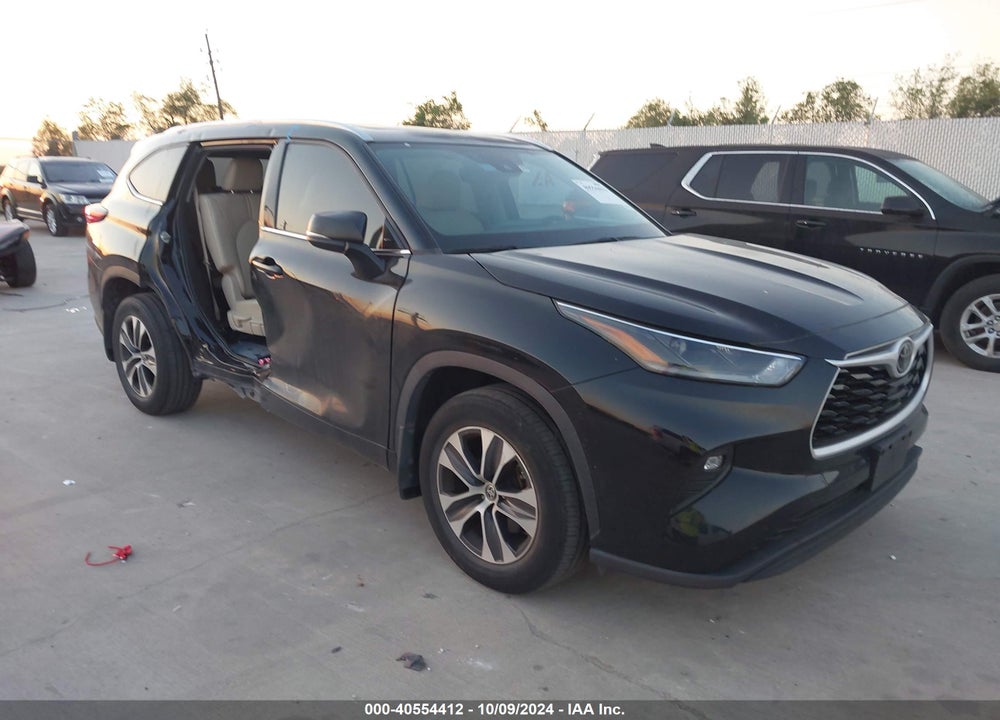 2021 TOYOTA HIGHLANDER XLE VIN: 5TDGZRBH1MS527351