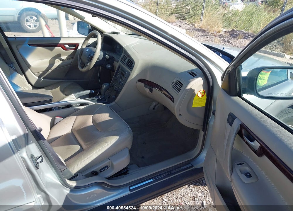 2004 VOLVO XC70 2.5T VIN: YV1SZ59H541124117