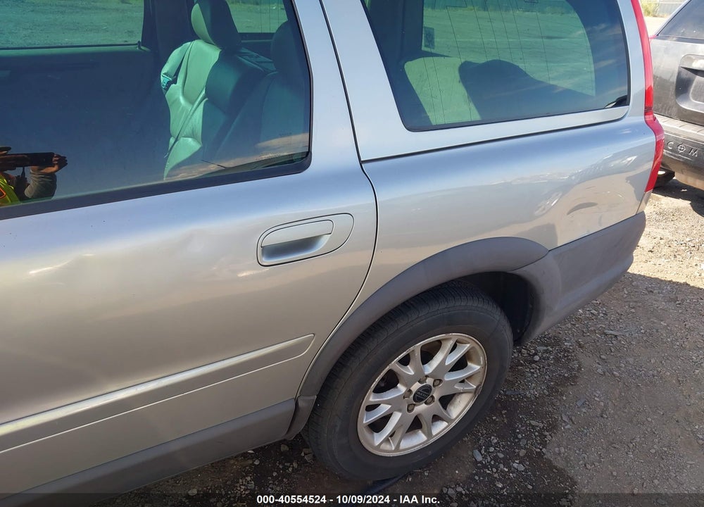 2004 VOLVO XC70 2.5T VIN: YV1SZ59H541124117