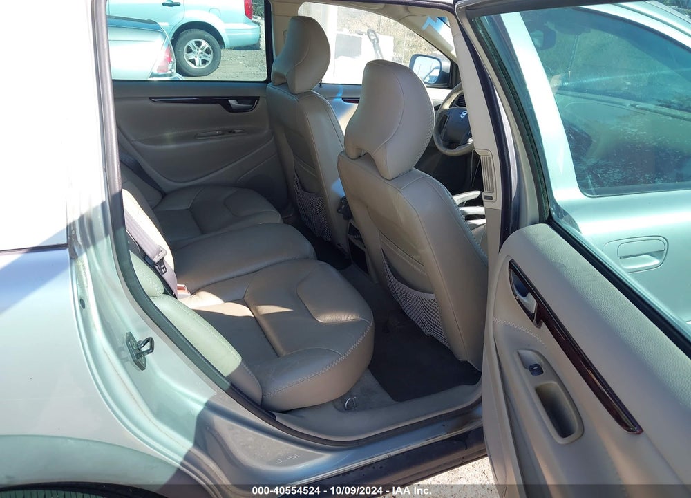 2004 VOLVO XC70 2.5T VIN: YV1SZ59H541124117