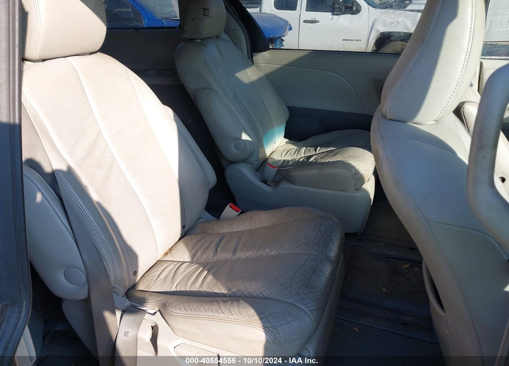 2011 TOYOTA SIENNA XLE VIN: 5TDDK3DC3BS017120