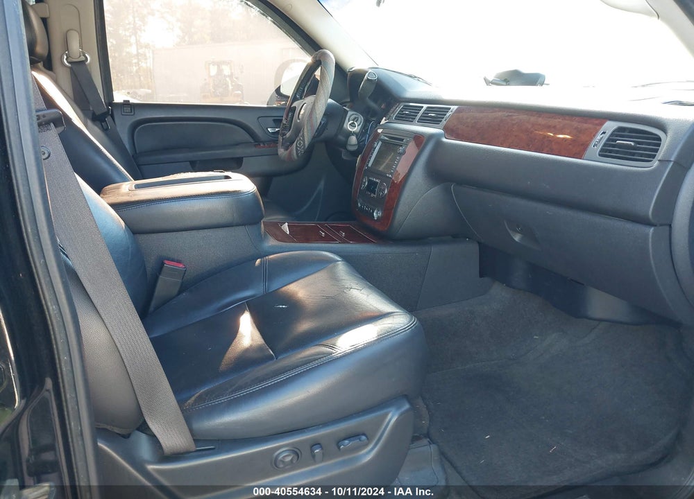 2011 CHEVROLET TAHOE LTZ VIN: 1GNSKCE08BR176765