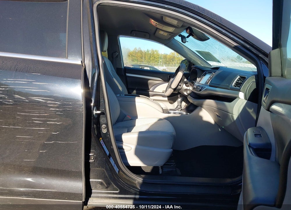 2019 TOYOTA HIGHLANDER LE PLUS VIN: 5TDBZRFH2KS716916