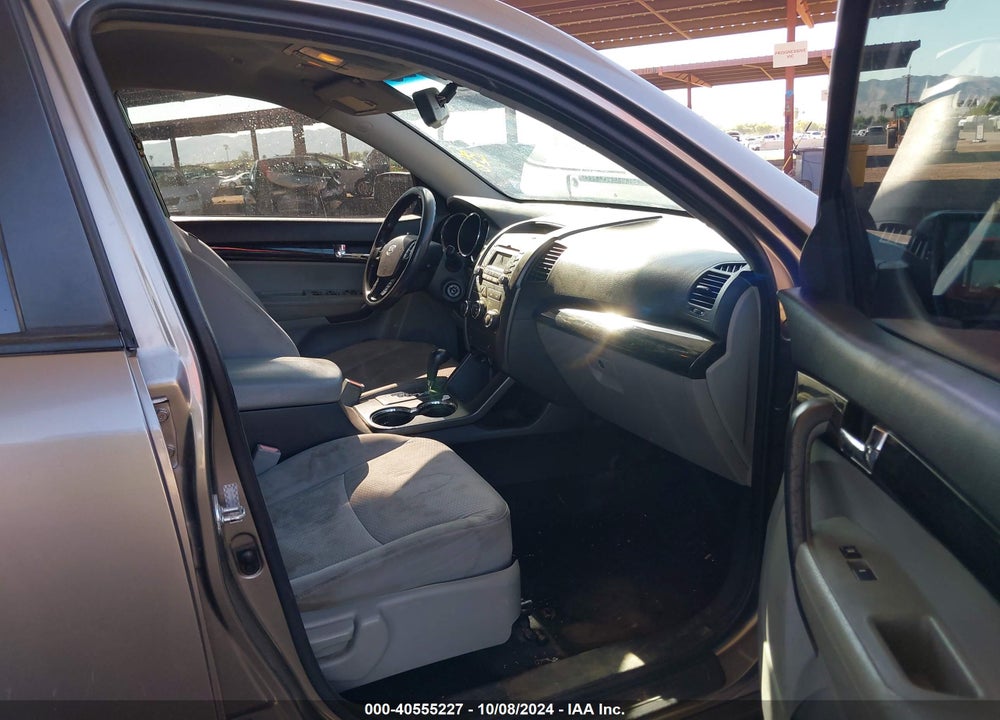 2011 KIA SORENTO LX VIN: 5XYKT4A13BG083466