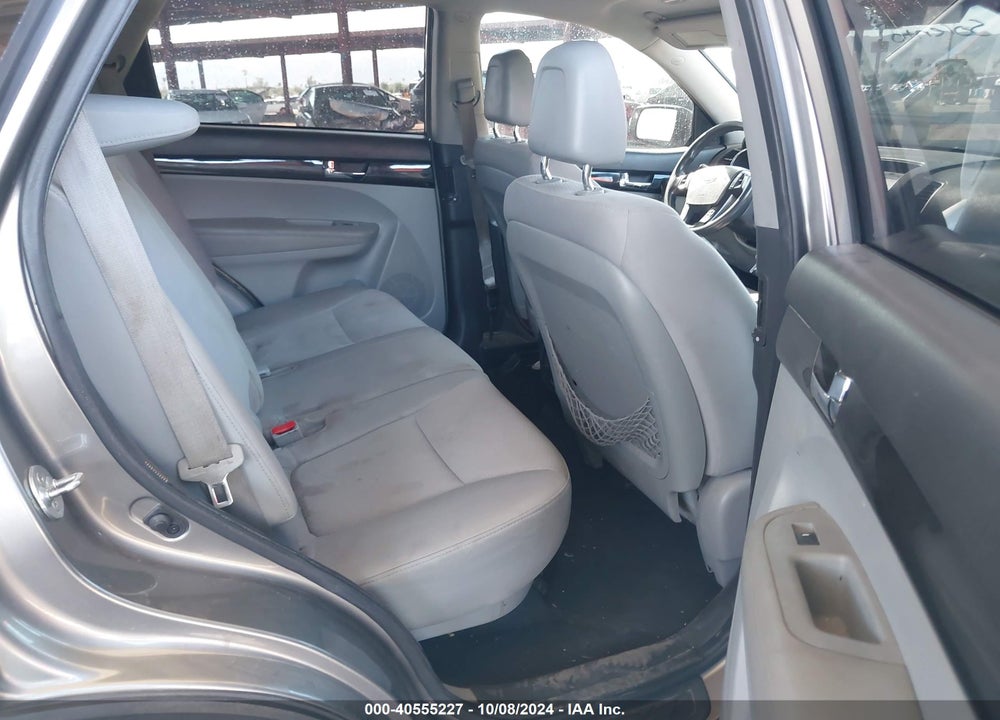 2011 KIA SORENTO LX VIN: 5XYKT4A13BG083466