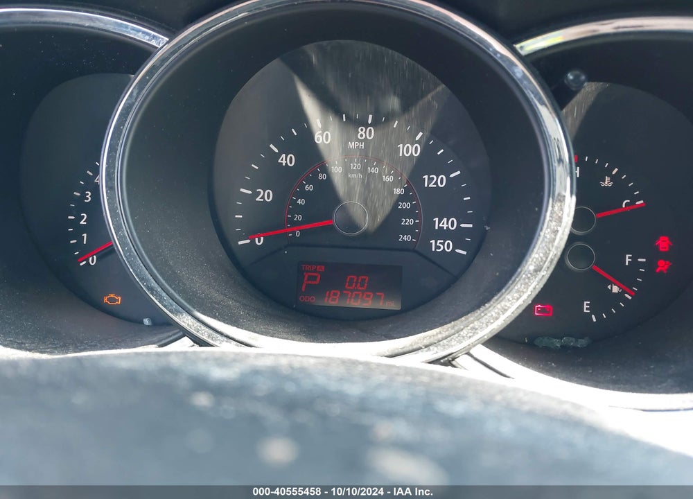 2011 KIA SORENTO LX VIN: 5XYKTCA1XBG179055