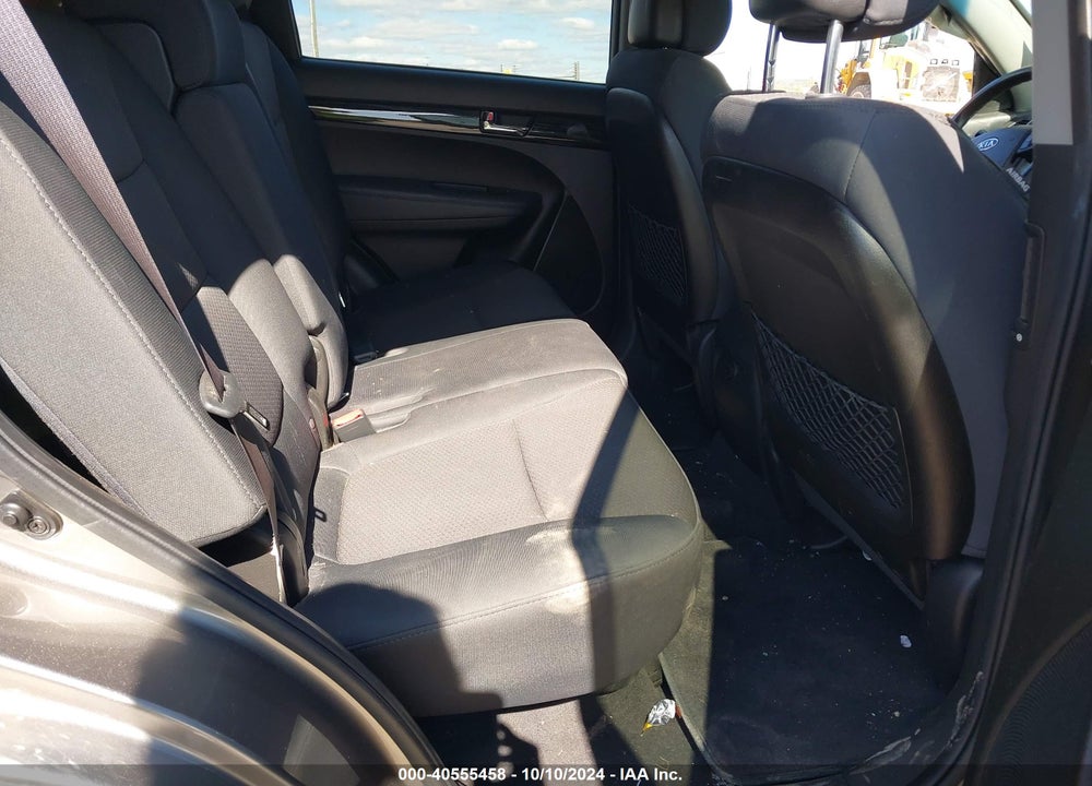2011 KIA SORENTO LX VIN: 5XYKTCA1XBG179055