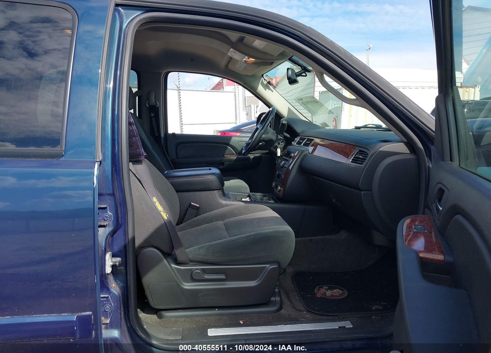 2007 CHEVROLET TAHOE LT VIN: 1GNEK13067J118289