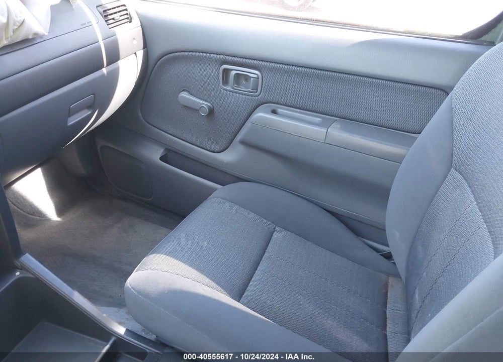 2002 NISSAN FRONTIER XE VIN: 1N6DD26S32C330241