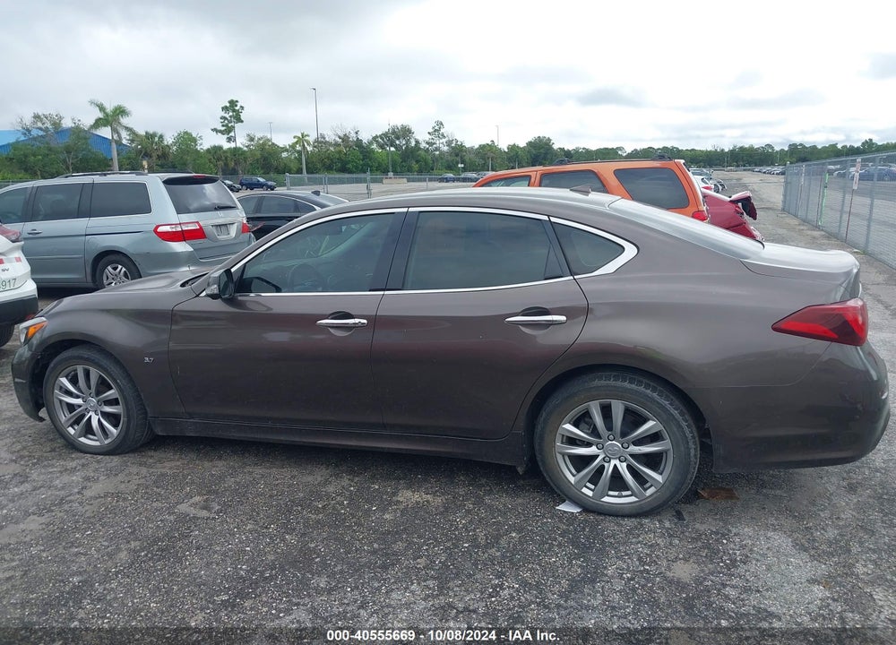 2018 INFINITI Q70 3.7 LUXE VIN: JN1BY1AP2JM180162