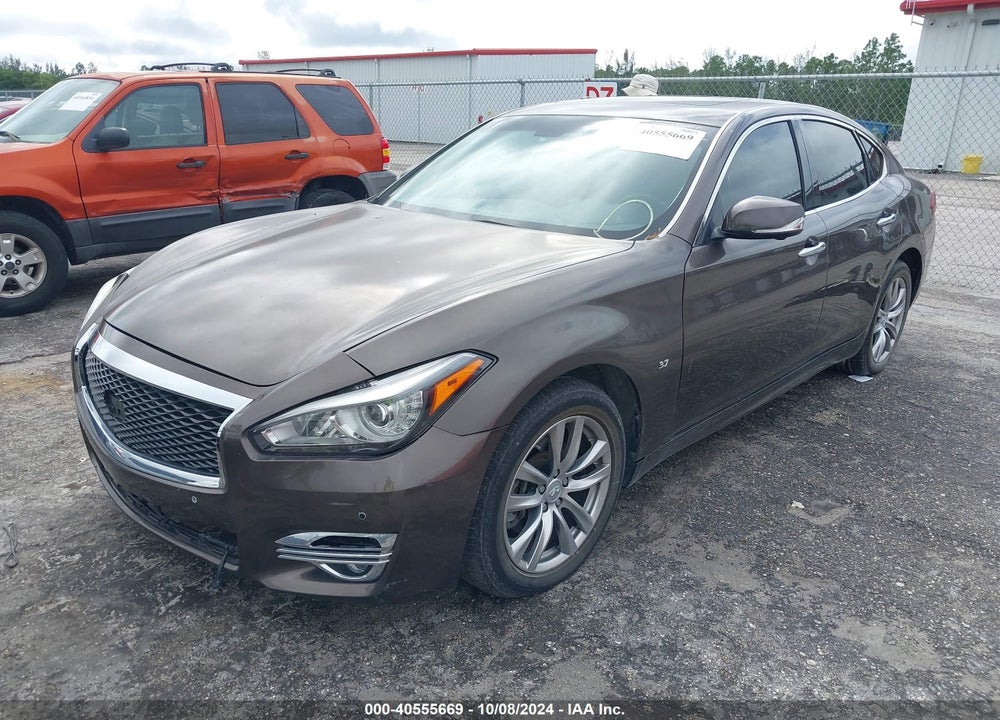 2018 INFINITI Q70 3.7 LUXE VIN: JN1BY1AP2JM180162