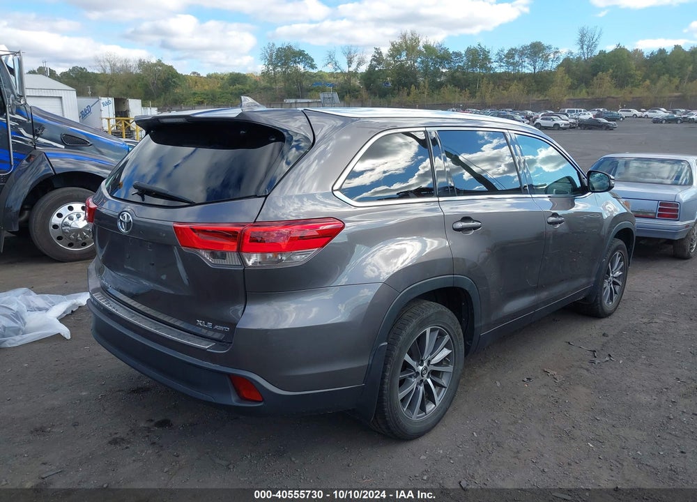 2019 TOYOTA HIGHLANDER XLE VIN: 5TDJZRFH6KS620850