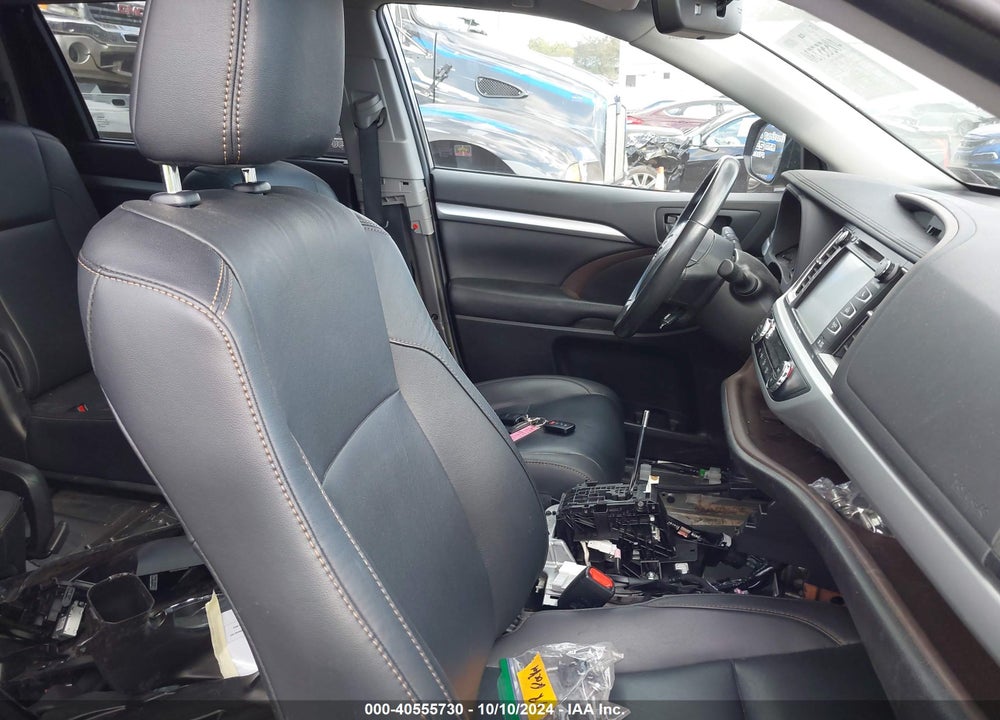2019 TOYOTA HIGHLANDER XLE VIN: 5TDJZRFH6KS620850
