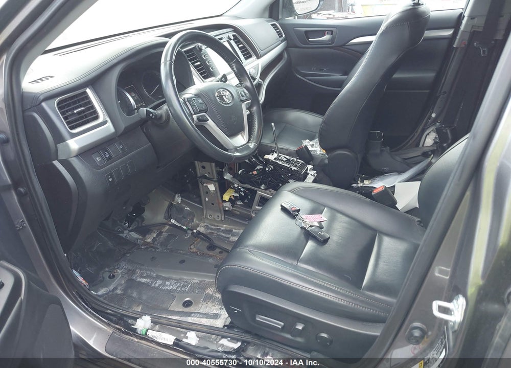 2019 TOYOTA HIGHLANDER XLE VIN: 5TDJZRFH6KS620850