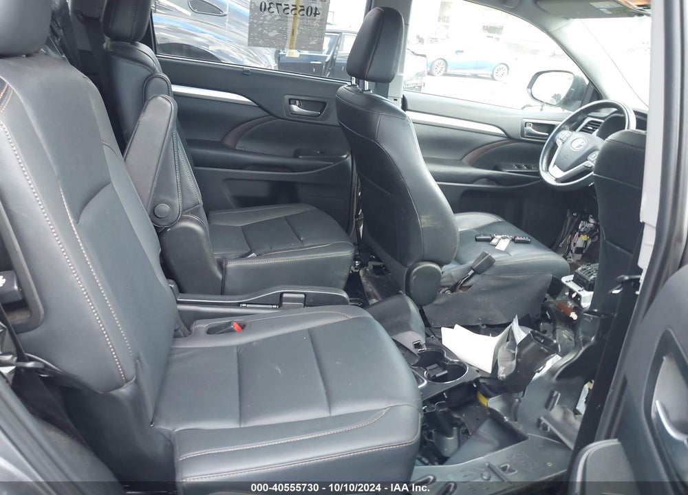 2019 TOYOTA HIGHLANDER XLE VIN: 5TDJZRFH6KS620850