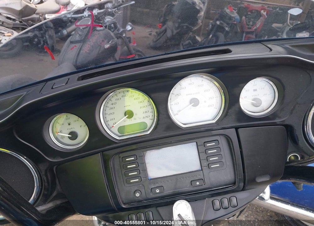 2014 HARLEY-DAVIDSON FLHX STREET GLIDE VIN: 1HD1KBM11EB695533