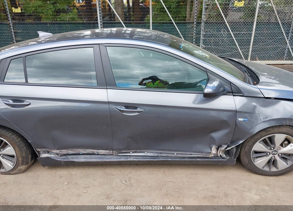 2018 HYUNDAI IONIQ PLUG-IN HYBRID VIN: KMHC65LD5JU104125