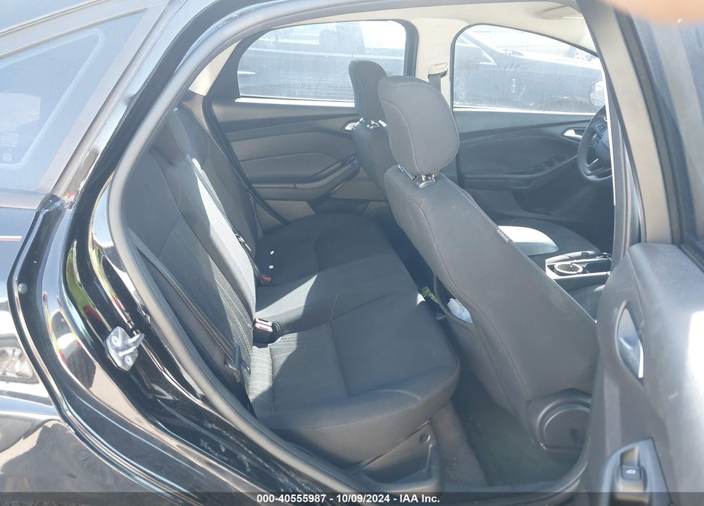 2018 FORD FOCUS SE VIN: 1FADP3F21JL237061