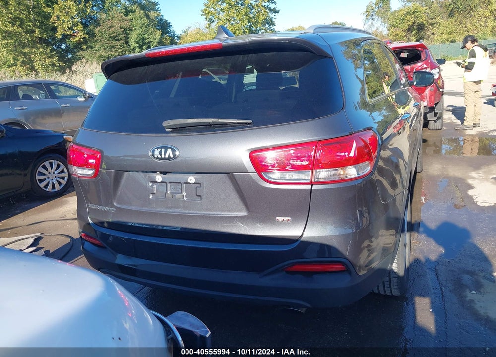 2018 KIA SORENTO 2.4L LX VIN: 5XYPGDA32JG388371