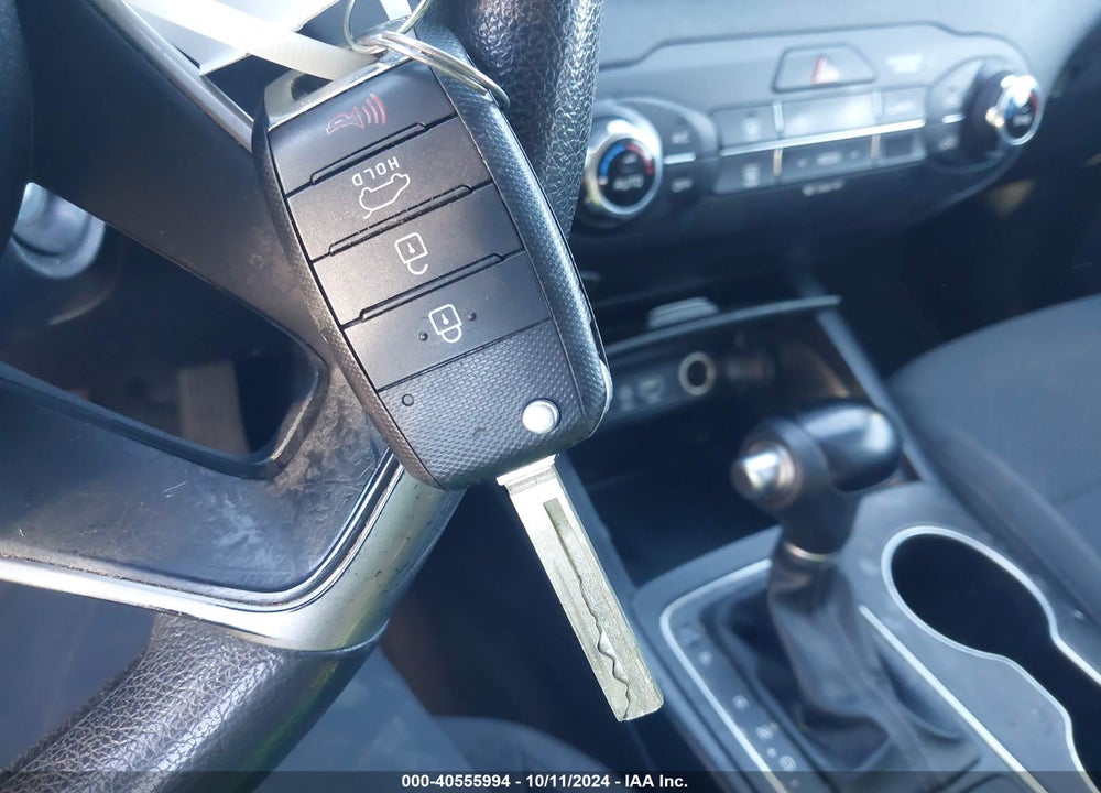 2018 KIA SORENTO 2.4L LX VIN: 5XYPGDA32JG388371