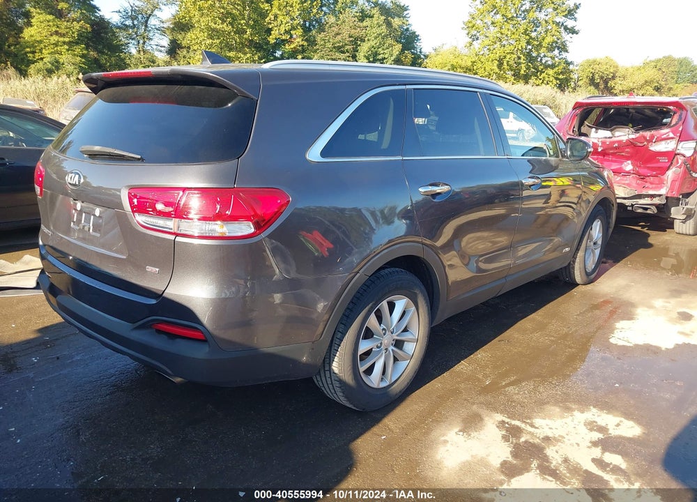2018 KIA SORENTO 2.4L LX VIN: 5XYPGDA32JG388371