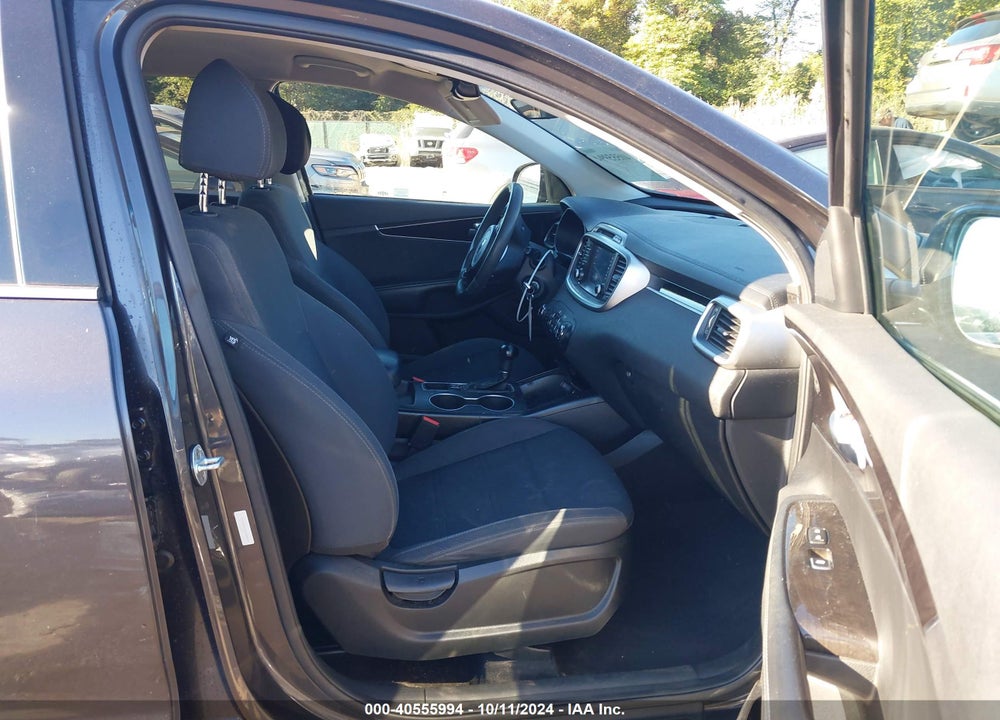 2018 KIA SORENTO 2.4L LX VIN: 5XYPGDA32JG388371