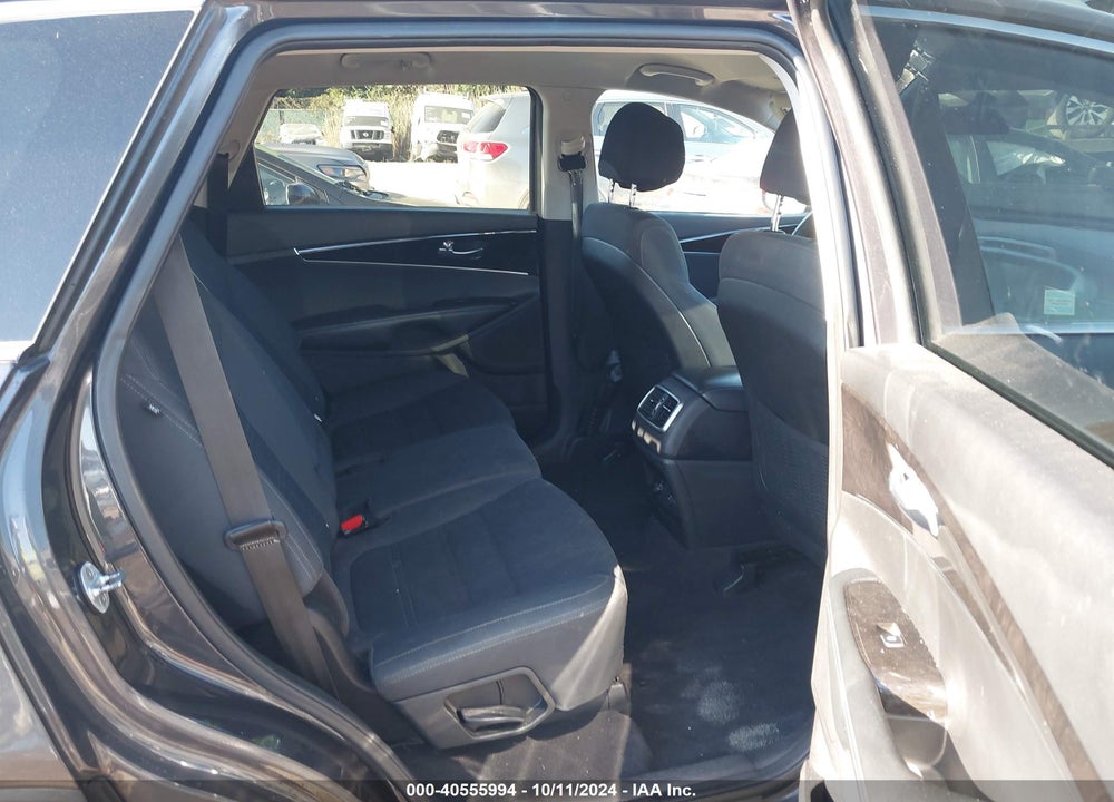 2018 KIA SORENTO 2.4L LX VIN: 5XYPGDA32JG388371