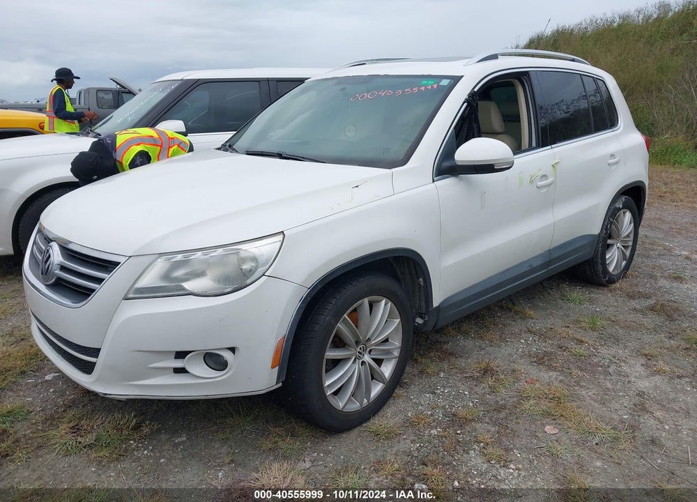 2011 VOLKSWAGEN TIGUAN SE VIN: WVGAV7AXXBW523743