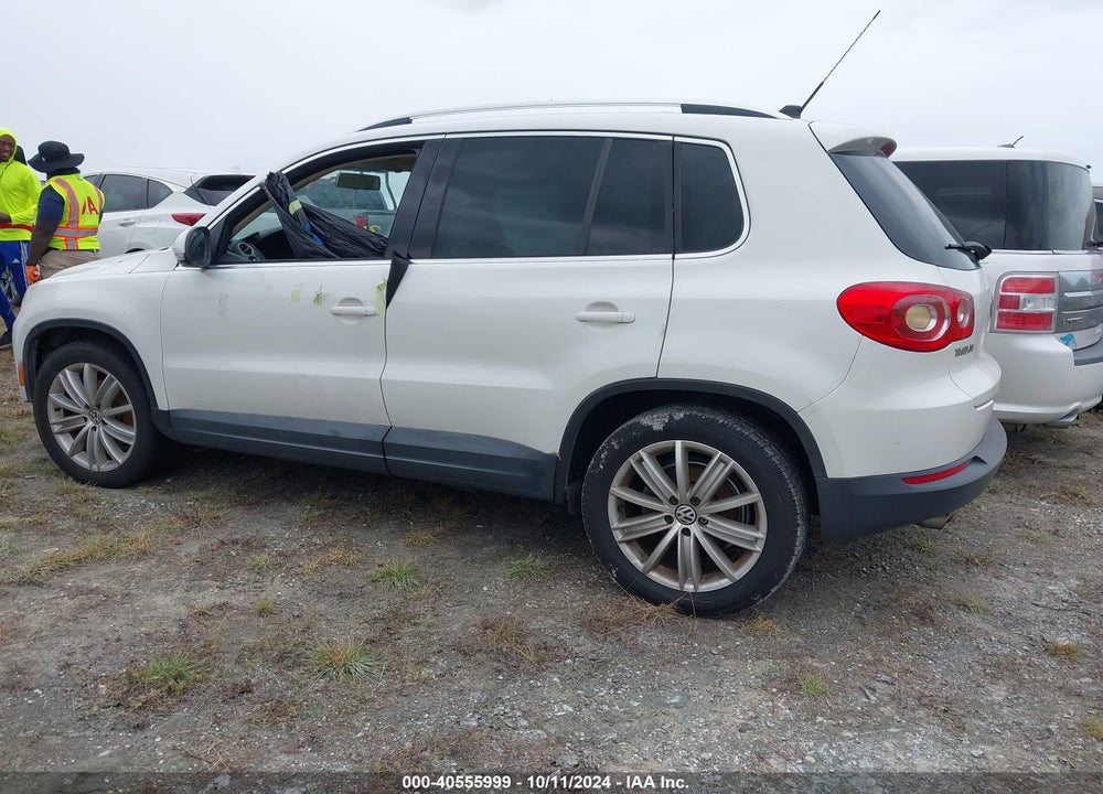2011 VOLKSWAGEN TIGUAN SE VIN: WVGAV7AXXBW523743