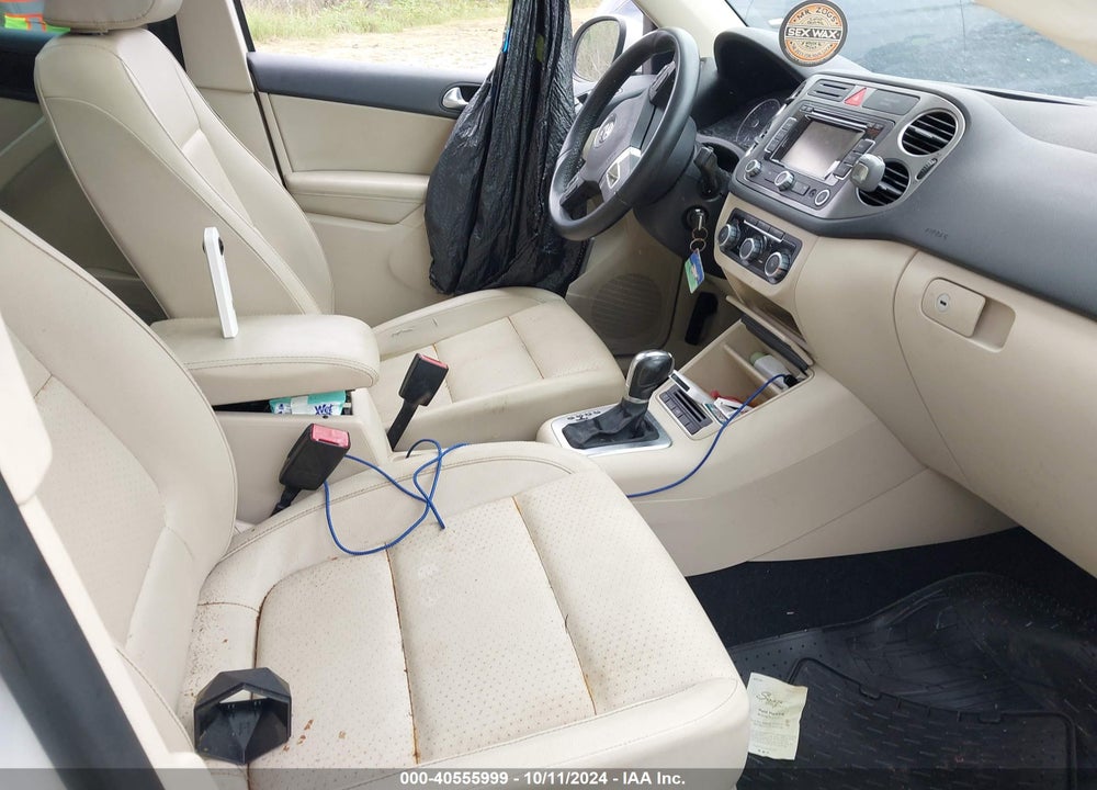2011 VOLKSWAGEN TIGUAN SE VIN: WVGAV7AXXBW523743