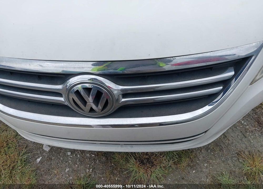 2011 VOLKSWAGEN TIGUAN SE VIN: WVGAV7AXXBW523743