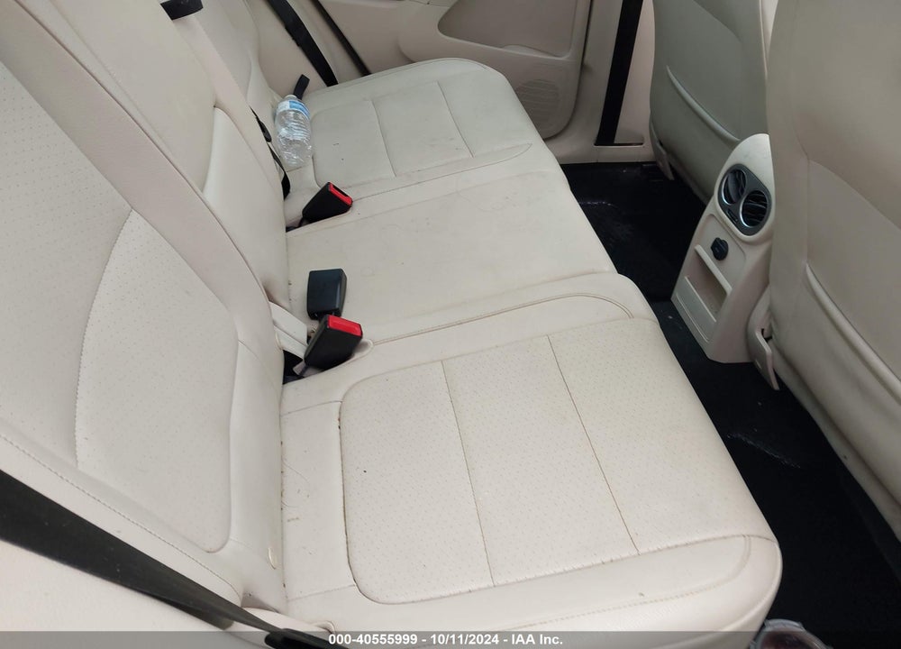 2011 VOLKSWAGEN TIGUAN SE VIN: WVGAV7AXXBW523743