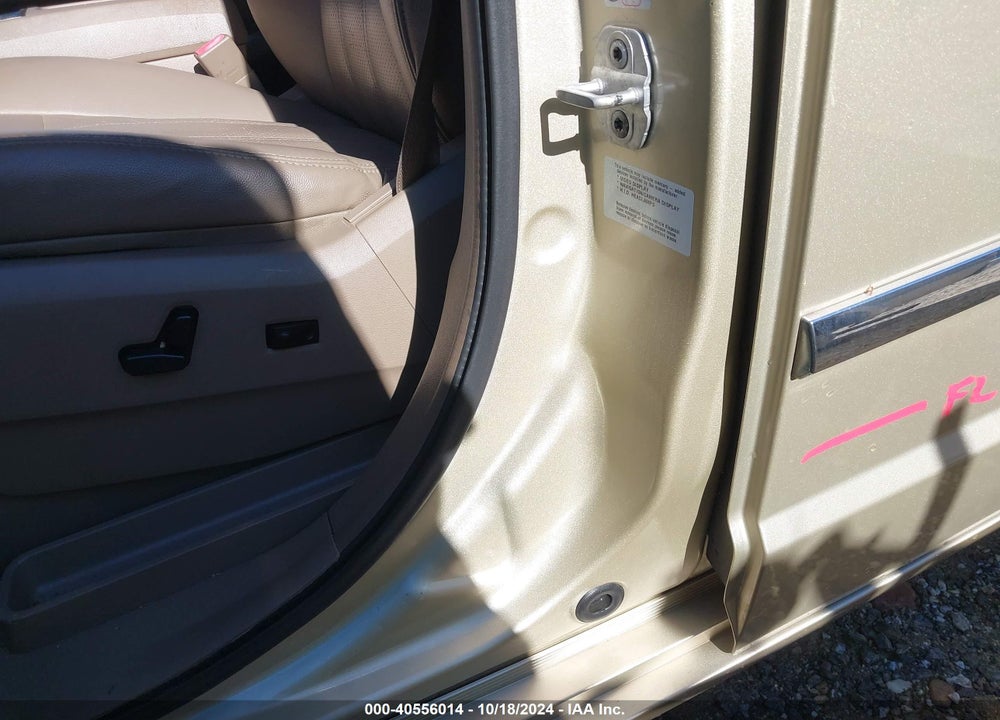 2011 CHRYSLER TOWN & COUNTRY TOURING-L VIN: 2A4RR8DG7BR744815