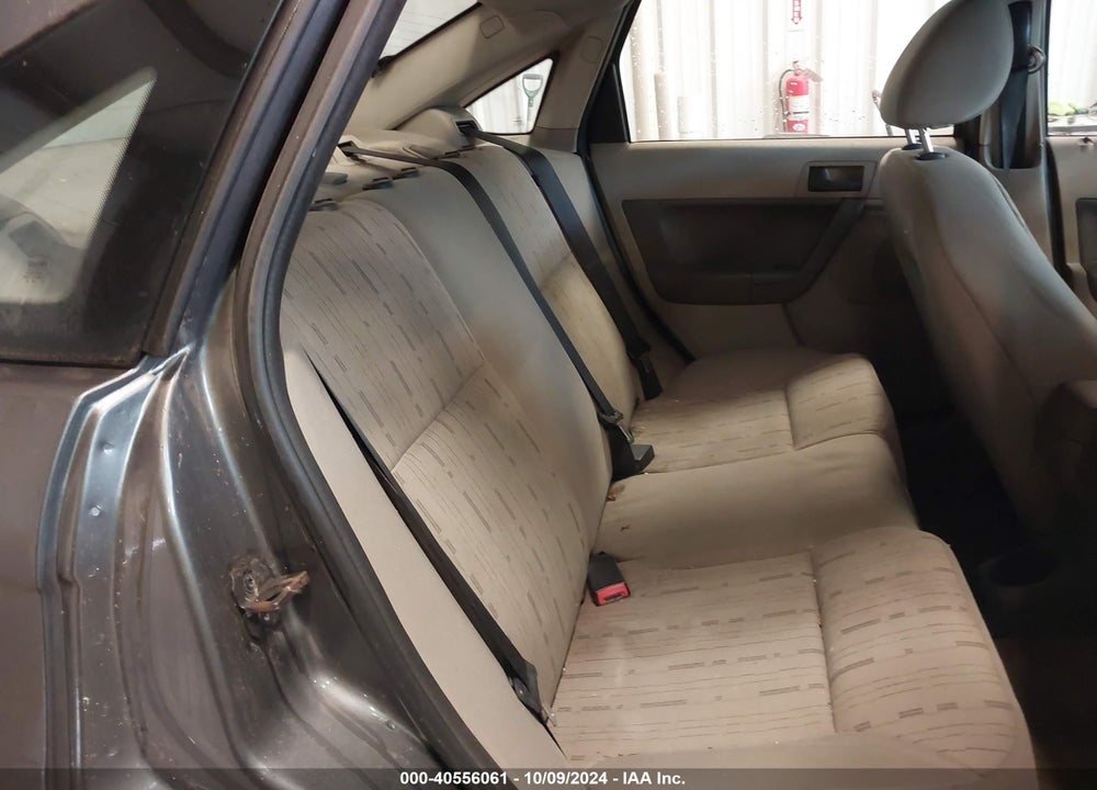 2011 FORD FOCUS SE VIN: 1FAHP3FN0BW172716
