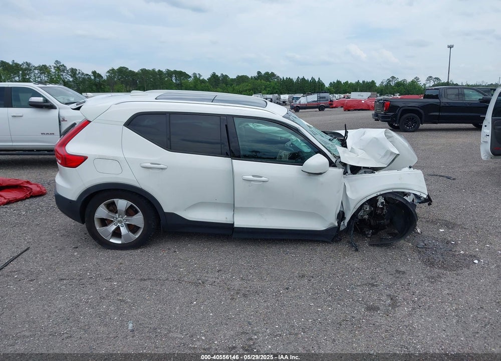 2019 VOLVO XC40 T4 MOMENTUM VIN: YV4AC2HK7K2107905