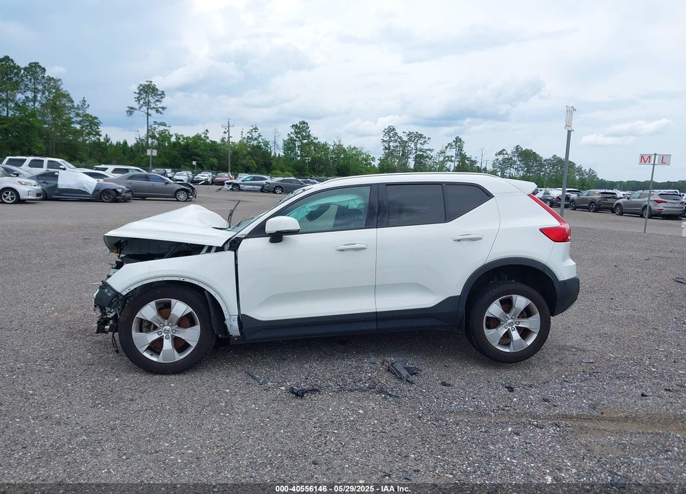 2019 VOLVO XC40 T4 MOMENTUM VIN: YV4AC2HK7K2107905
