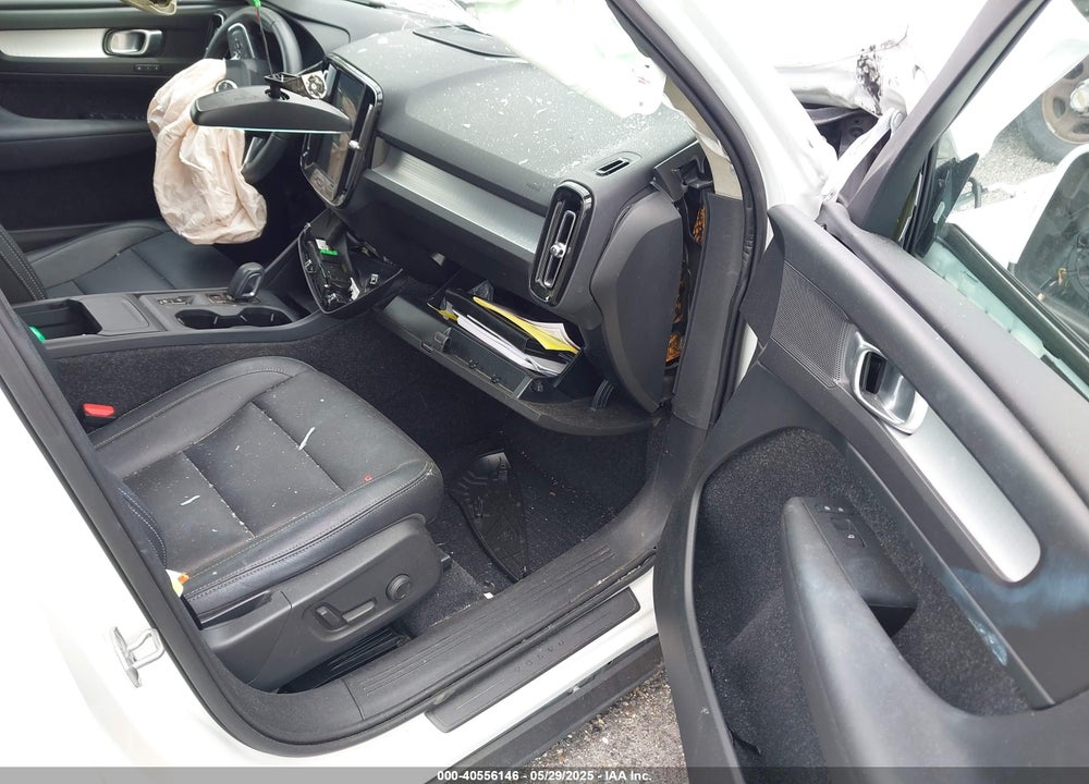 2019 VOLVO XC40 T4 MOMENTUM VIN: YV4AC2HK7K2107905