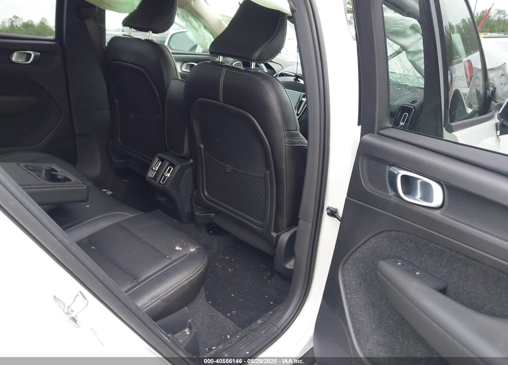2019 VOLVO XC40 T4 MOMENTUM VIN: YV4AC2HK7K2107905