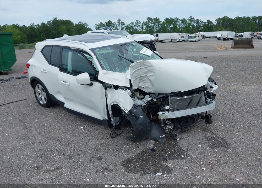 2019 VOLVO XC40 T4 MOMENTUM VIN: YV4AC2HK7K2107905