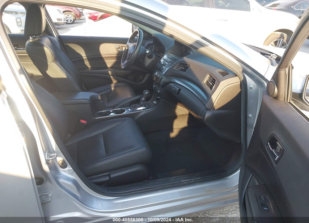 2013 ACURA ILX 2.0L VIN: 19VDE1F55DE005552